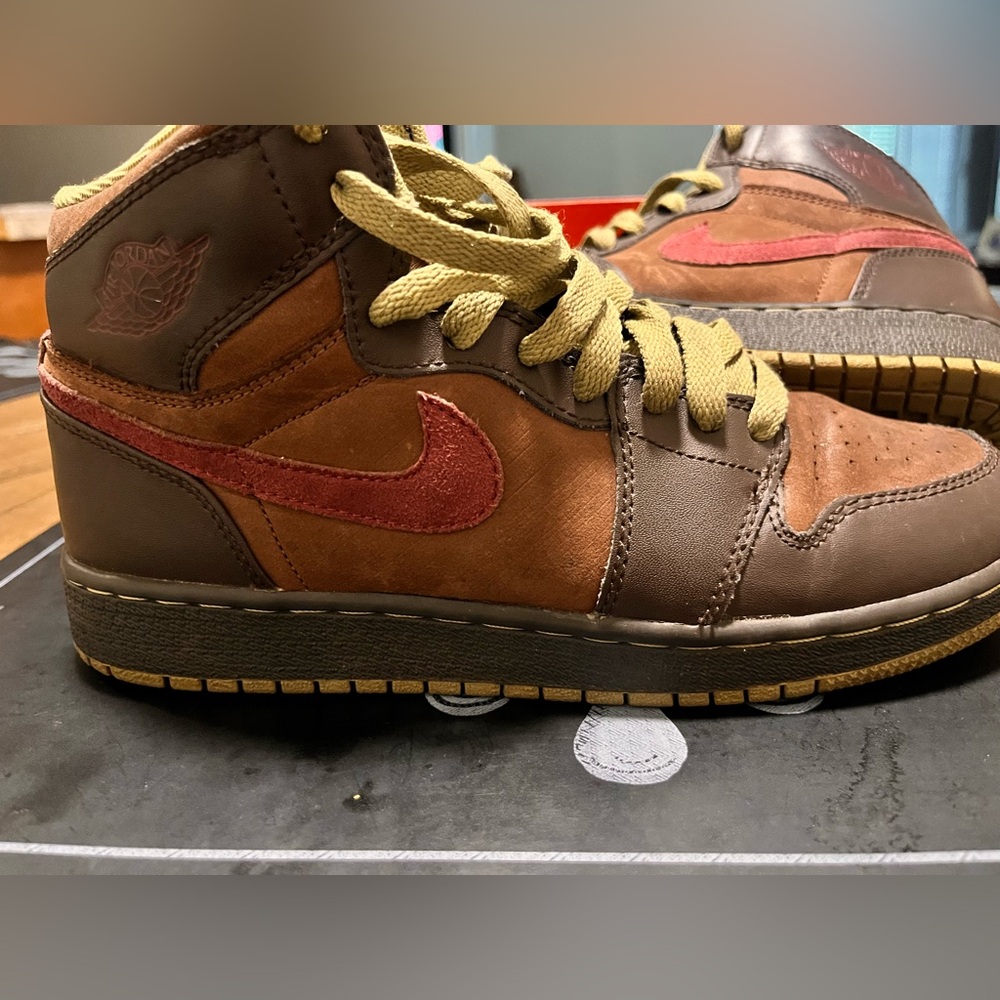 Boys Jordan Nike size 6.5
